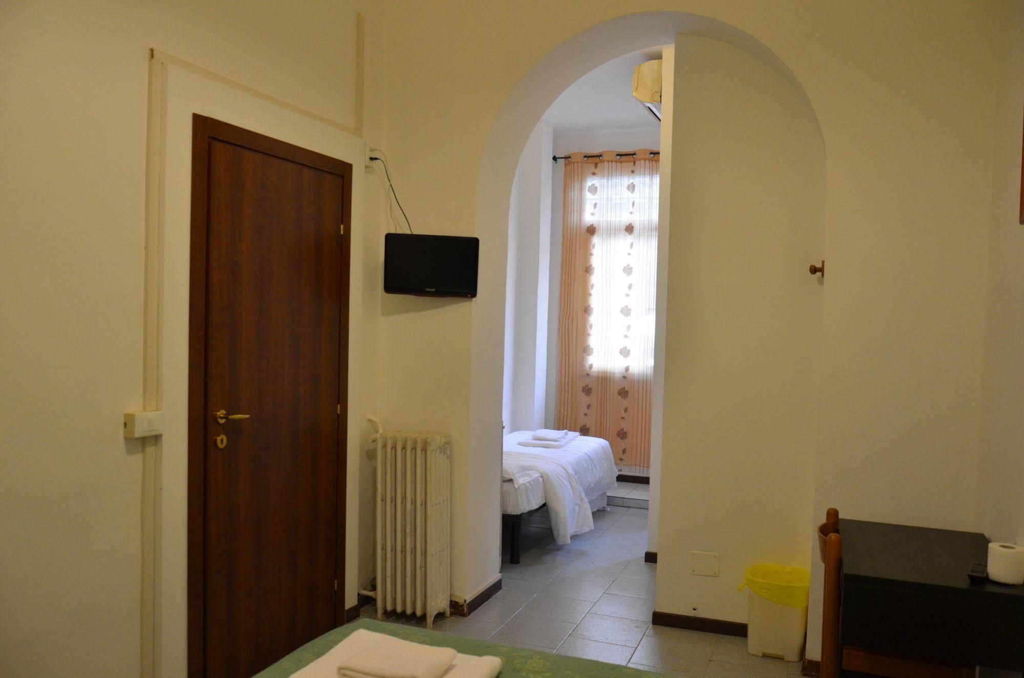 Hotel New Milan Extérieur photo