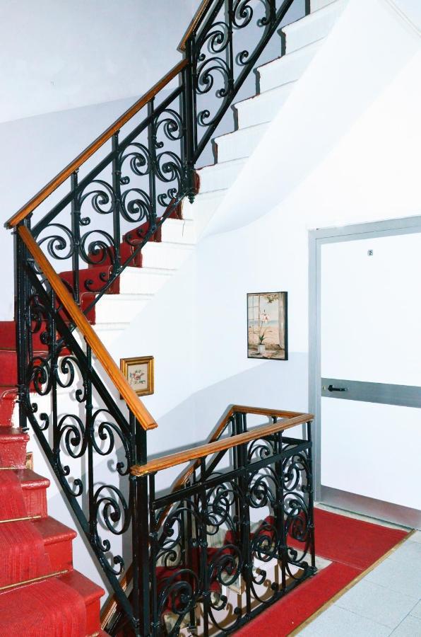 Hotel New Milan Extérieur photo