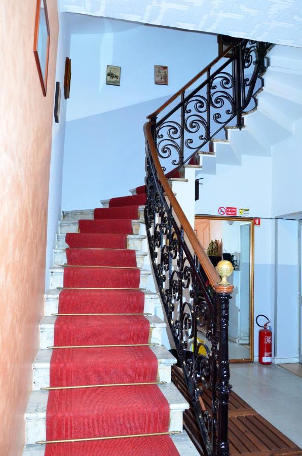 Hotel New Milan Extérieur photo